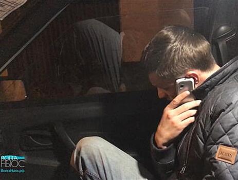 На Владимирской задержали водителя, проехавшего на красный свет и представившегося полицейским