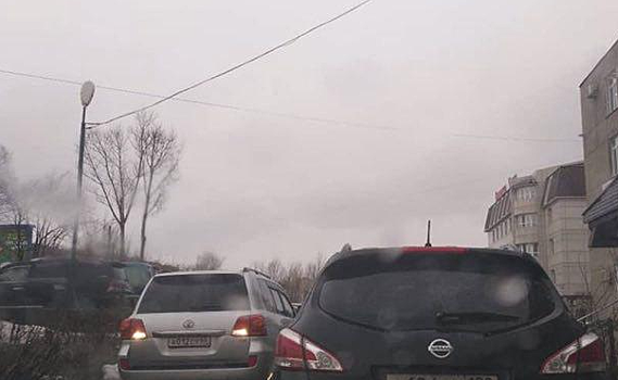 Сахалинские общественники пытаются выяснить, кто в правительстве не по назначению использует служебный автомобиль