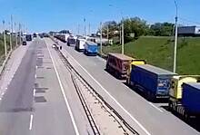 Украинские дальнобойщики перекрыли трассу из-за нового закона о мобилизации