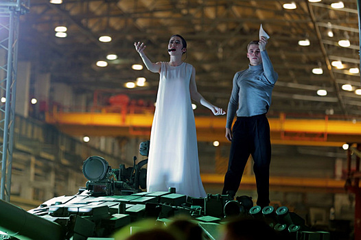 Екатеринбургский митрополит отправился на рок-оперу о Донбассе на главный танковый завод РФ