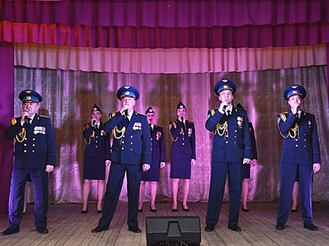 ​Артисты ансамбля Дома офицеров выступили в Борзе перед военнослужащими