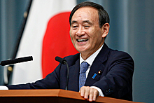 С клубничной грядки — в премьер-министры. Как сын фермера пробился в политическую элиту Японии