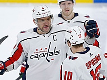 Хоккеист из Канады ударил Овечкина по лицу во время матча NHL