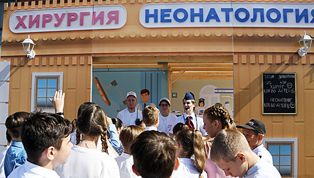 "Прикольно быть банкиром": кем хотят стать дети на "Азбуке профессий" от РНКБ