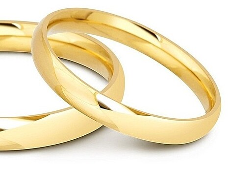 Жительница Смоленска при разводе потребовала распилить обручальное кольцо
