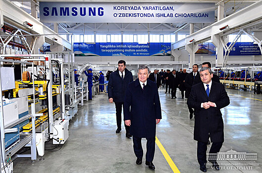 Мирзиёев посетил производство под брендом Samsung в Каракалпакстане