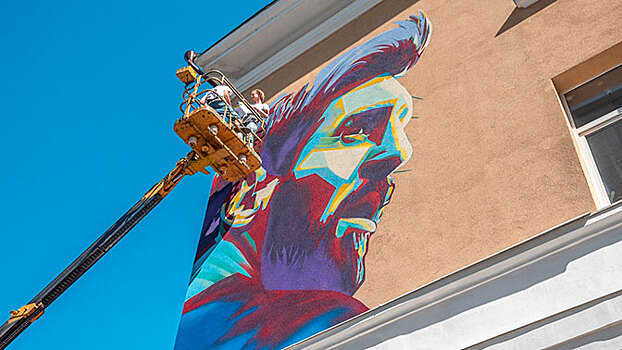В Казани рядом с граффити Роналду появился Месси