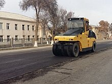 На месте срубленной аллеи в Бухаре укладывают асфальт