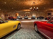 Этот гараж для частной автоколлекции выглядит, как французский замок