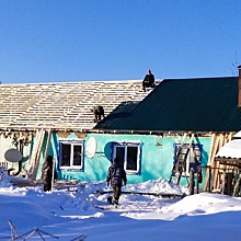 Общественники восстанавливают сгоревший дом для трех семей в Краснобаковском районе