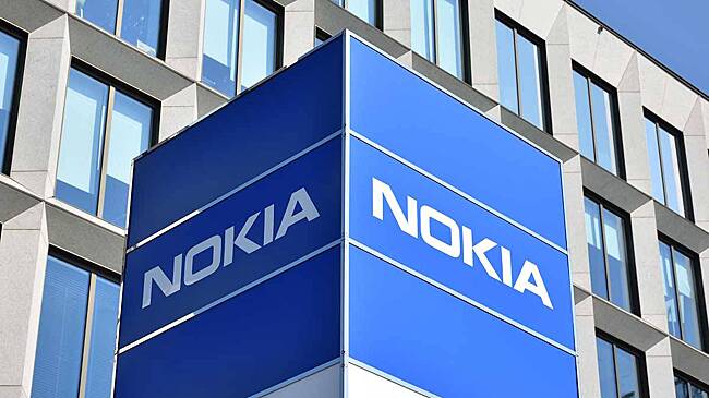 Мужчина из Ливии получил посылку с телефонами Nokia из 2010 года