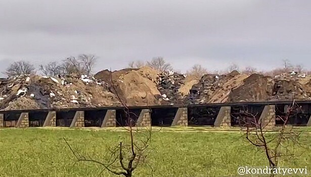Горы замазученного песка на площадке в Анапе ликвидируют к концу мая