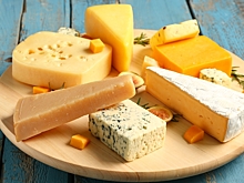 Любовь к сыру неожиданно связали с риском деменции