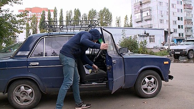 В Пензенской области подросток обчистил припаркованные «Жигули»