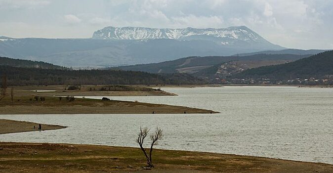 Легковушка скатилась в симферопольское водохранилище