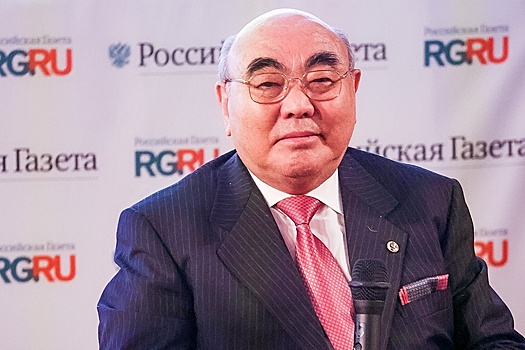 В "РГ" представили книгу первого президента Кыргызстана Аскара Акаева