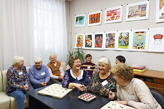 Эксперты рассказали, как в России помогают старшему поколению