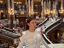 Актриса Анна Пересильд выложила фото в твидовом комбинезоне с шортами в Париже