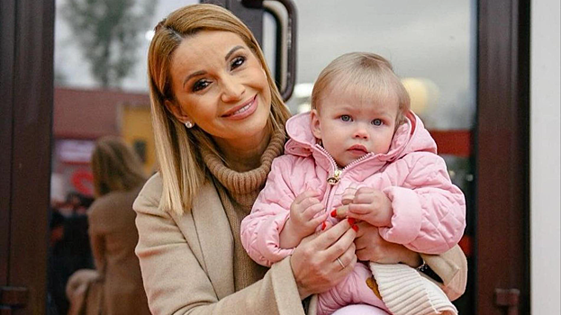 Ольга Орлова привезла 2-летнюю дочь к живущей на Урале бабушке — подписчики растроганы до слёз