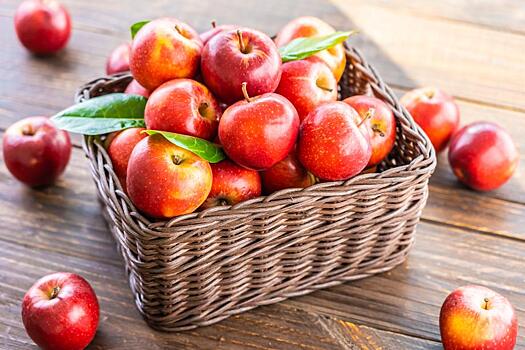 Как цвет яблок влияет на их свойства