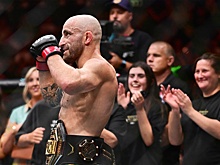 Волкановски защитил титул чемпиона UFC в полулегком весе