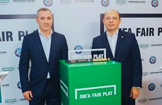 «Тосно» перед матчем со «Спартаком» вручили премию «Лига Fair Play»