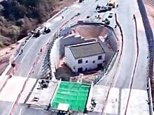 Живший посреди магистрали упрямый китаец решил переехать