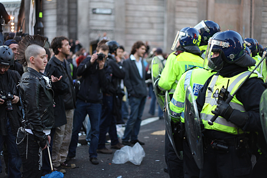 Полиция Большого Лондона заподозрила почти 1,6 тысячи своих сотрудников в насилии