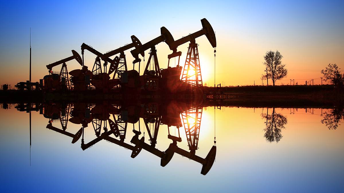 Разлив нефтепродуктов произошел на реке в Ижевске, в городе ввели режим ЧС
