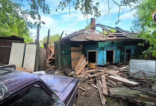 Житель Омска погиб во время пожара в частном доме