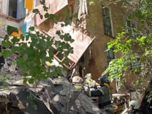 В российском городе обрушилась часть жилого дома, под завалами ищут людей. Что произошло