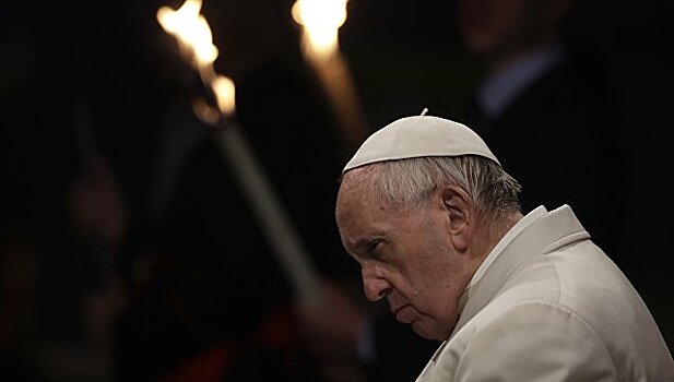 Папа Римский молится за нормандский саммит
