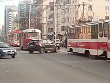 И яркий окрас не помог: самый известный в Самаре столб снова пострадал в ДТП