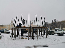 Каток и альпийские шале скоро появятся вместе с 25-метровой елкой в центре Кемерова