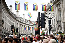 На юбилейный гей-парад в Лондоне вышло более миллиона человек