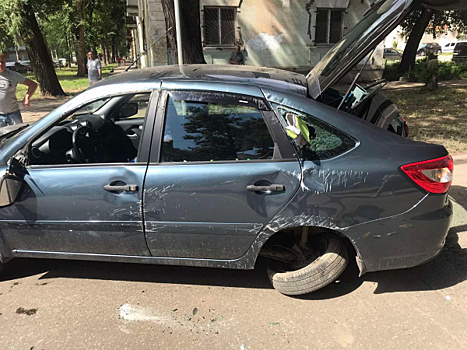 В Самаре КамАЗ опрокинул "Гранту" с младенцем в салоне