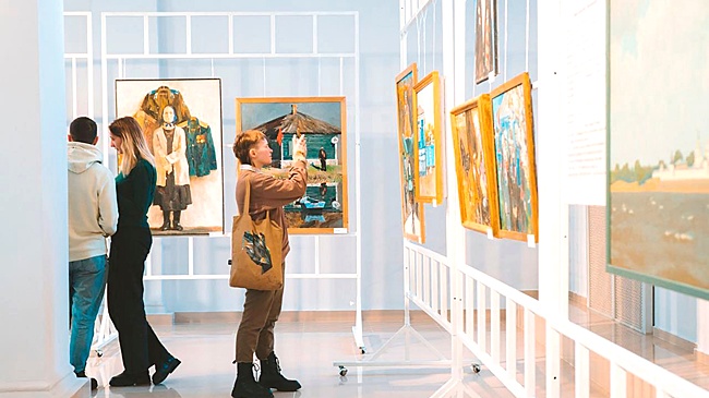 Новые передвижники ездят по освобожденным городам с проектом выставок "О родине"