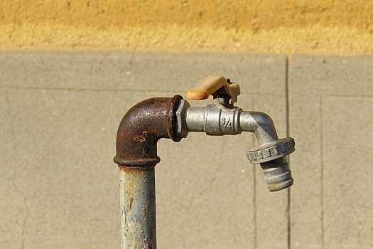 Водопроводная вода может защитить от слабоумия