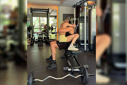 Модель Елена Перминова снялась без бюстгальтера с возлюбленным Тарасом Романовым