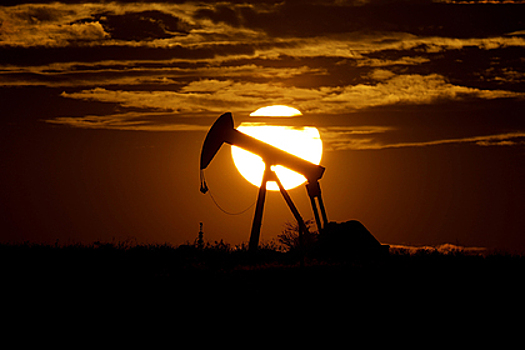 Нефть Brent впервые с 2018 года поднялась до 85 долларов