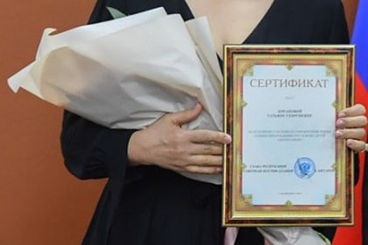 Семьи с тройнями в Северной Осетии получили сертификаты на приобретение жилья