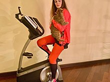 Катя Андреева показала, чем занимается с котом на карантине