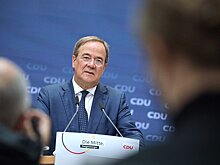 Восемь друзей Лашета: кандидат от партии Меркель вызывает подкрепление