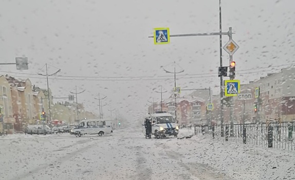 В Новом Уренгое на пешеходном переходе умер человек