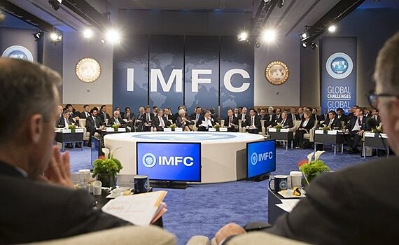"Средства МВФ стоит направить на что-то целевое, а не просто разбрасывание денег с вертолета"