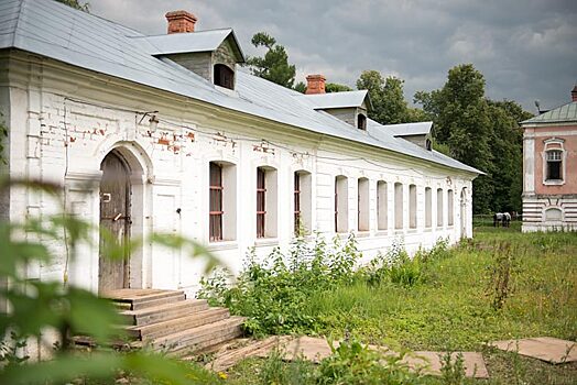 Департамент культурного наследия Москвы выдал задание на разработку проекта реставрации здания бывшей конюшни на территории усадьбы «Ясенево»