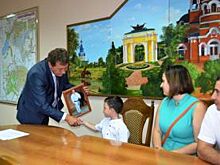 Пятилетнему новочеркасцу подарили портрет Владимира Путина с его подписью