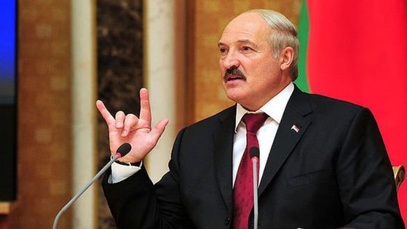 Лукашенко назвал безумием планы Лондона поставить Киеву снаряды с обеднённым ураном