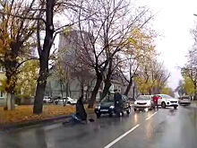 В Воронеже на видео сняли жесткую драку водителей на проезжей части