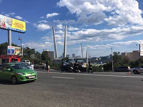 На Суханова посреди оживленной трассы полностью выгорел автомобиль